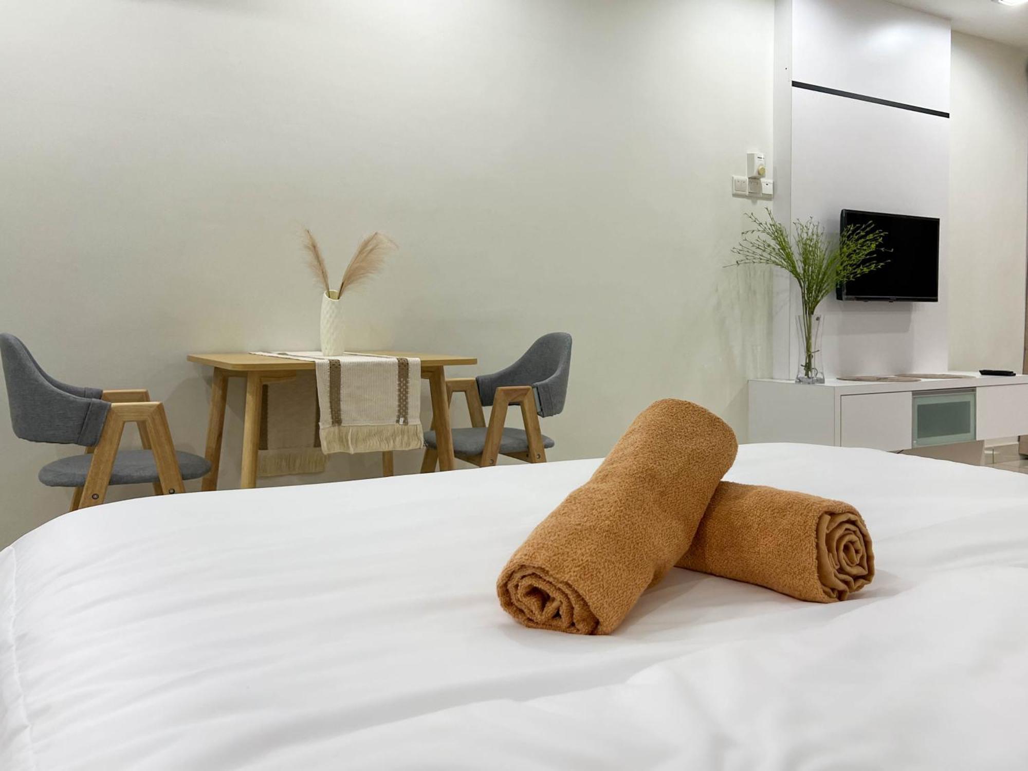 Modern Muji Retreat Near Garden With Free Netflix Apartment
