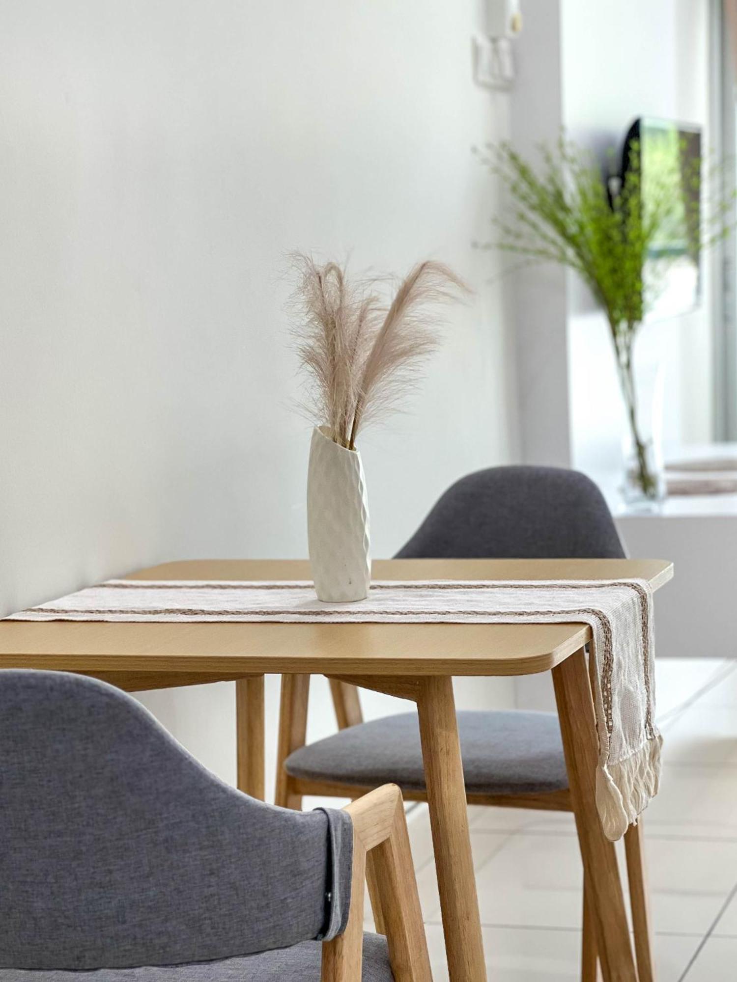 Modern Muji Retreat Near Garden With Free Netflix Apartment